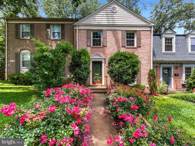 10388 Hampshire Green Ave, Fairfax