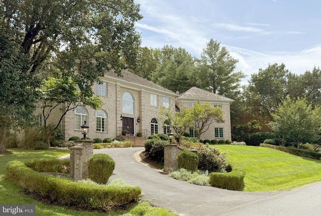 8013 Greenwich Woods Dr, Mclean