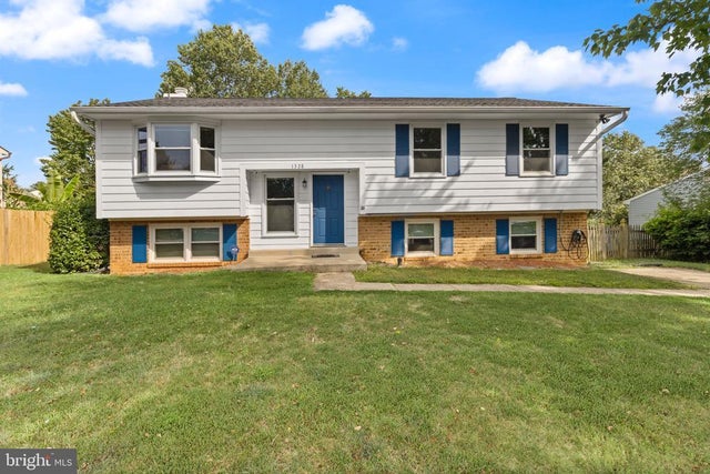 1328 April Way, Herndon