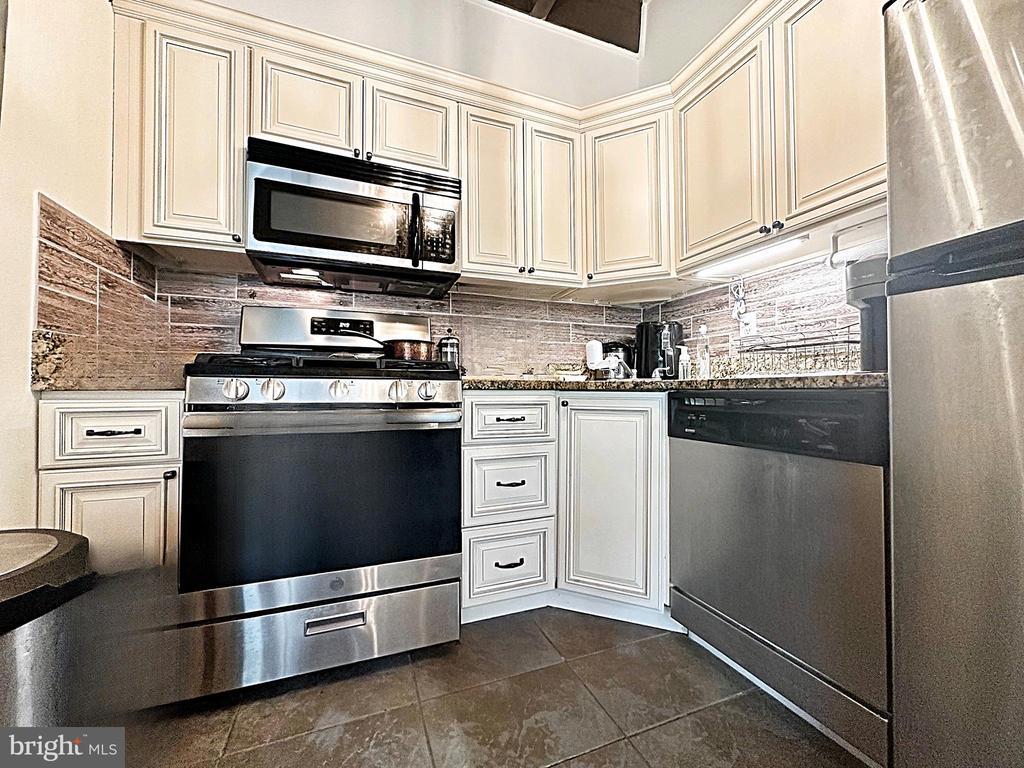 7839 Enola St #204, MCLEAN