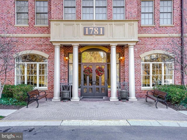 1781 Chain Bridge Rd #307, MCLEAN