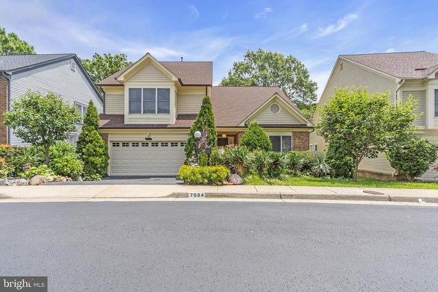 7504 Walnut Hill Ln, Falls Church