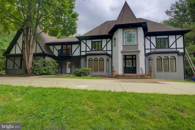 10124 Wendover Dr, Vienna