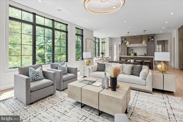 7011 Elizabeth Dr, MCLEAN