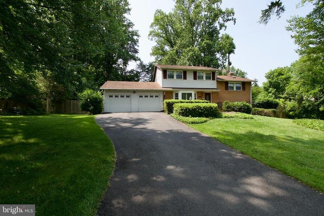 6613 Kerns Rd, Falls Church