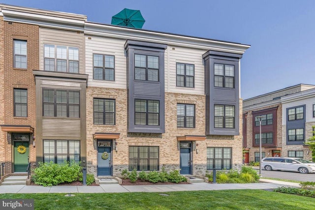 7397 Blade Dr, Falls Church