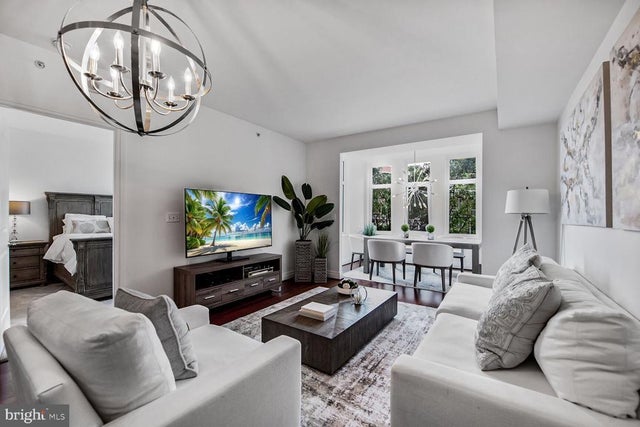 8220 Crestwood Heights Dr #314, Mclean