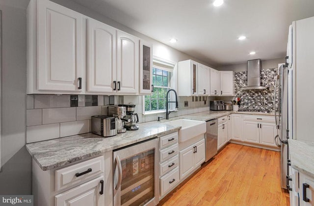 9016 Greylock St, Alexandria