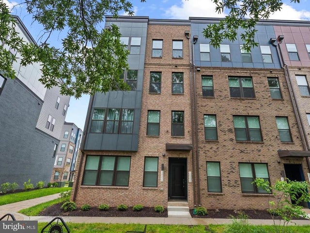 14256 Newbrook Dr, Chantilly