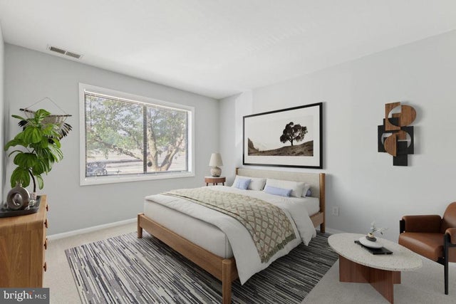 6437 Richmond Hwy #203, Alexandria