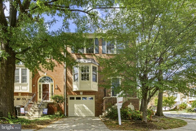8017 Trevor Pl, Vienna