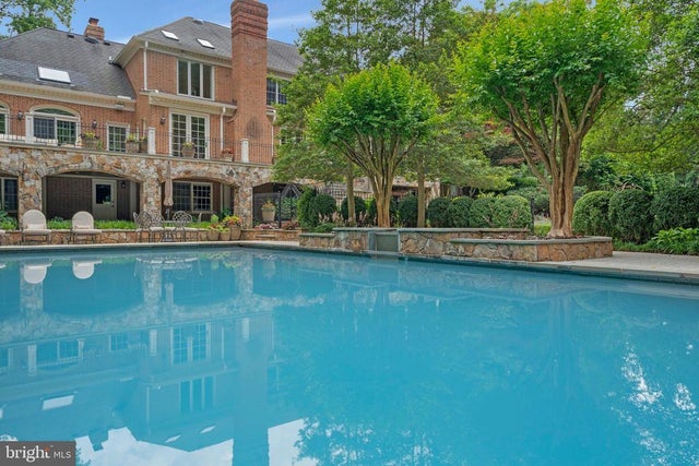 8014 Greenwich Woods Dr, MCLEAN