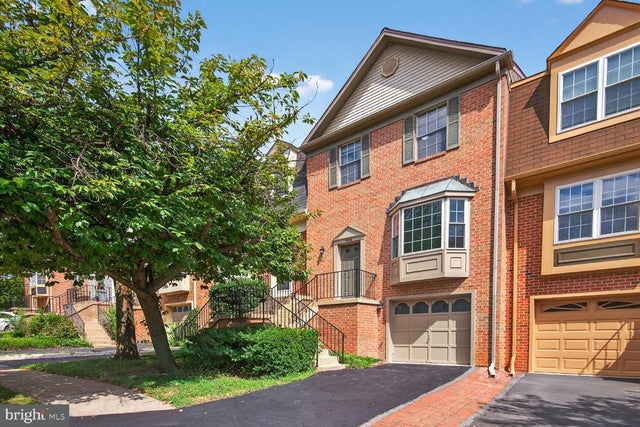 7806 Solomon Seal Dr, Springfield