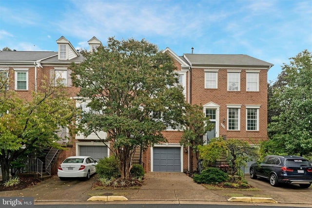 12033 Edgemere Cir, Reston
