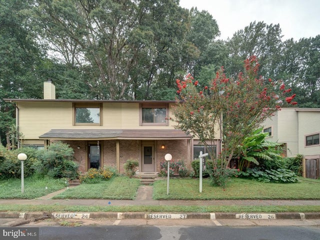 5674 Oak Tanager Ct, Burke