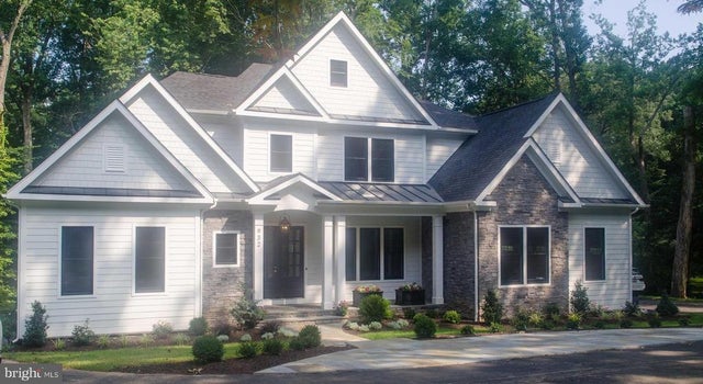 8407 Holly Leaf Dr, MCLEAN