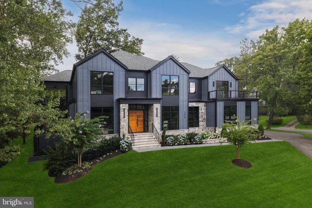 1216 Earnestine St, MCLEAN