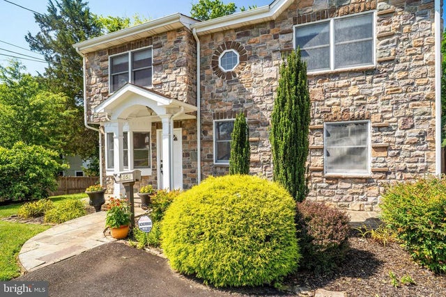 2052 Arch Dr, Falls Church