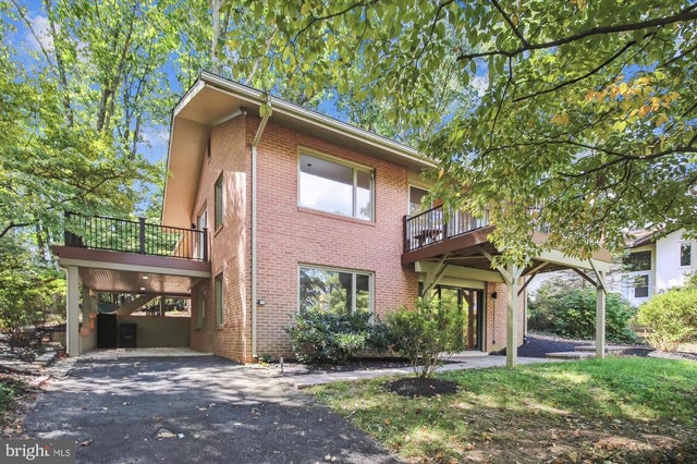 11221 S Shore Rd, Reston