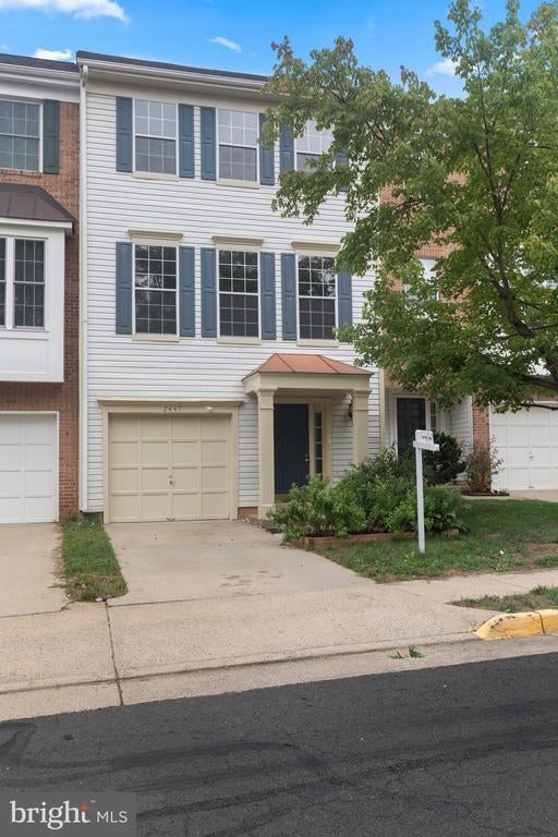 2447 Clover Field Cir, Herndon