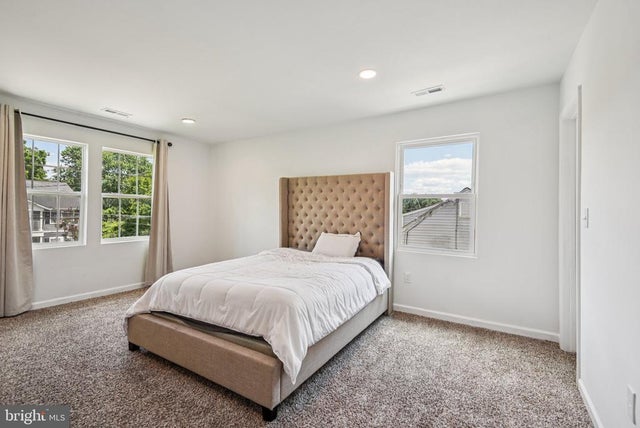 6715 Westcott Rd, Falls Church