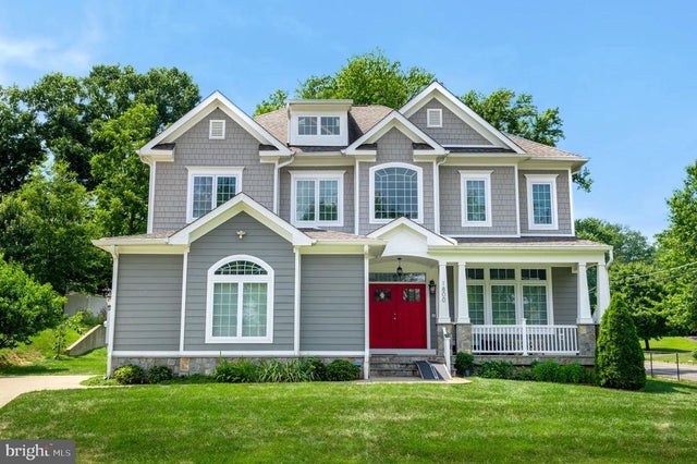 1800 Gilson St, FALLS CHURCH