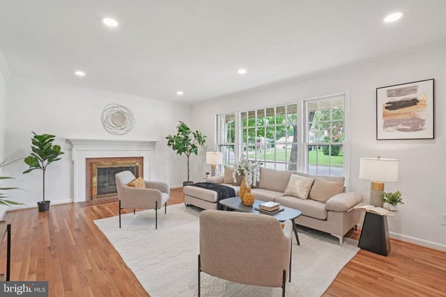 5803 Sunderland Ct, Alexandria