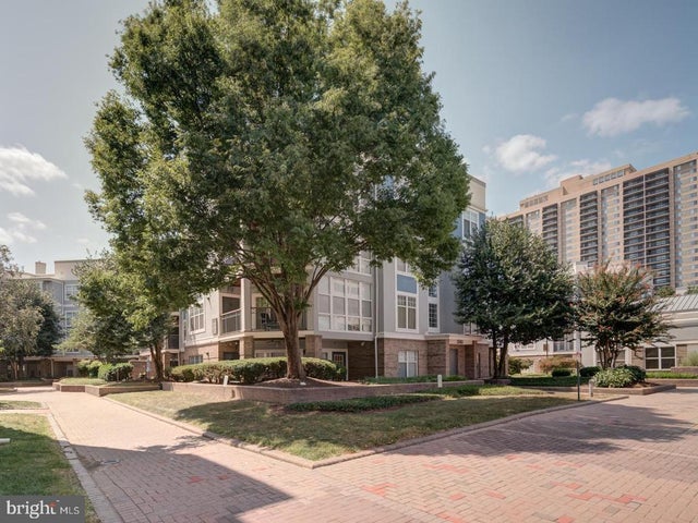 5565 Seminary Rd #214, Falls Church