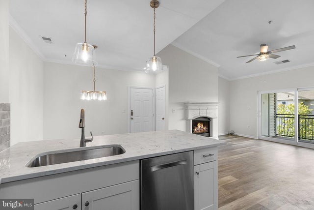 4401 Weatherington Ln #401, Fairfax