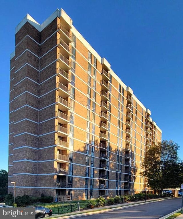 2311 Pimmit Dr #601, Falls Church