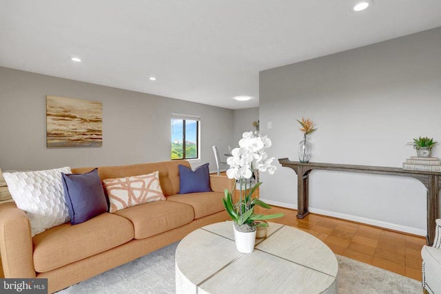 3100 S Manchester St #1128, Falls Church