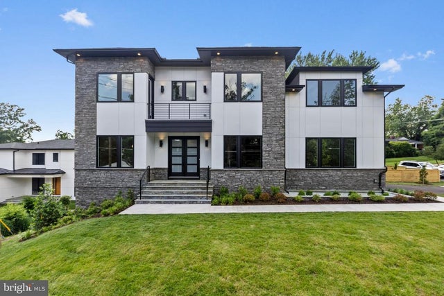 6511 Ivy Hill Dr, MCLEAN