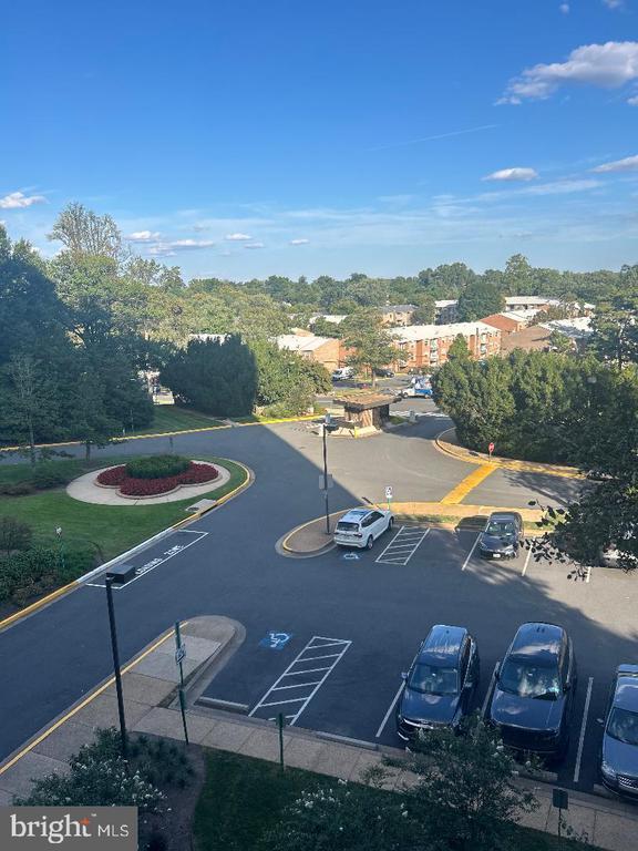 1800 Old Meadow Rd #412, Mclean