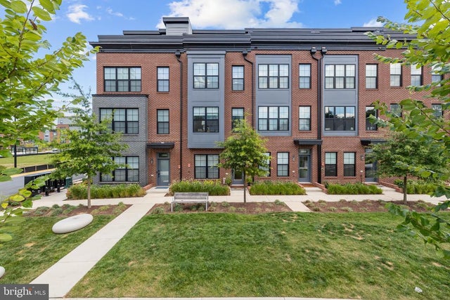 1891 Midline Ave, Reston