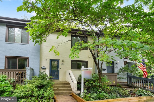 2050 Golf Course Dr, Reston