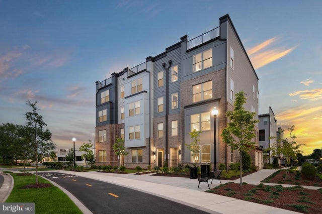 2157 Glacier Rd, HERNDON