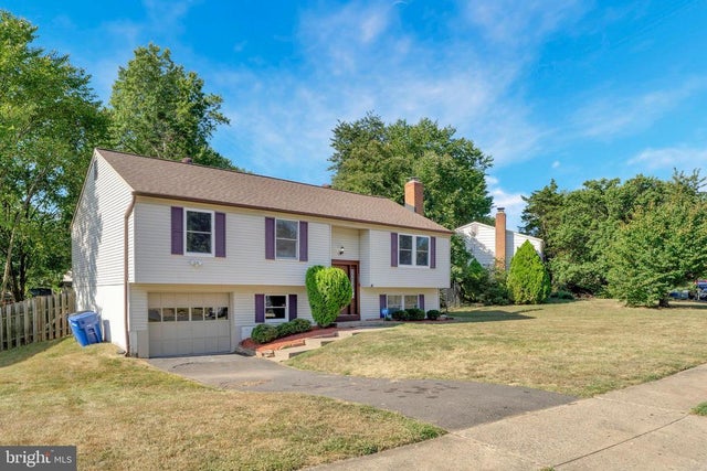 1257 Magnolia Ln, Herndon