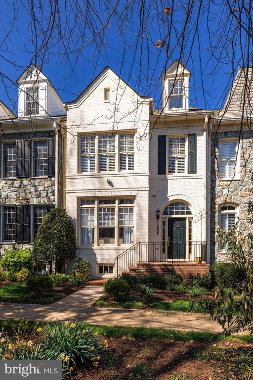 1456 Harvest Crossing Dr, MCLEAN