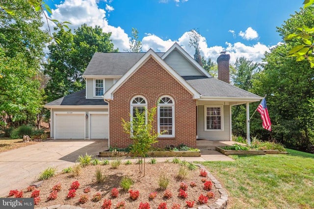 3220 Kinross Cir, Herndon