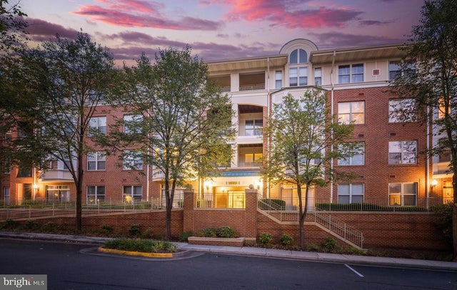 1855 Stratford Park Pl #303, Reston