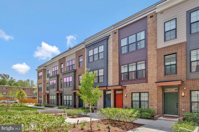 7367 Blade Dr, Falls Church