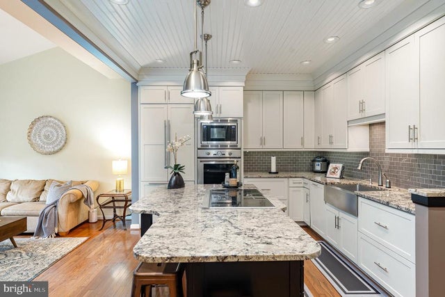 7749 Effingham Sq, Alexandria