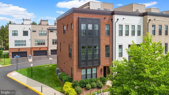 1741 Mckenna Point Dr #2701, MCLEAN