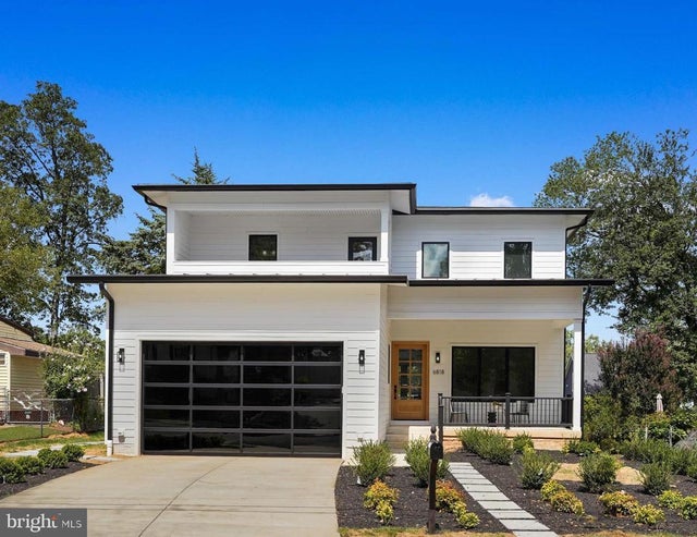 6818 Barrett Rd, Falls Church