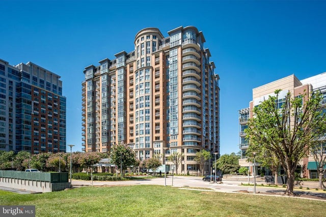 8220 Crestwood Heights Dr #701, Mclean