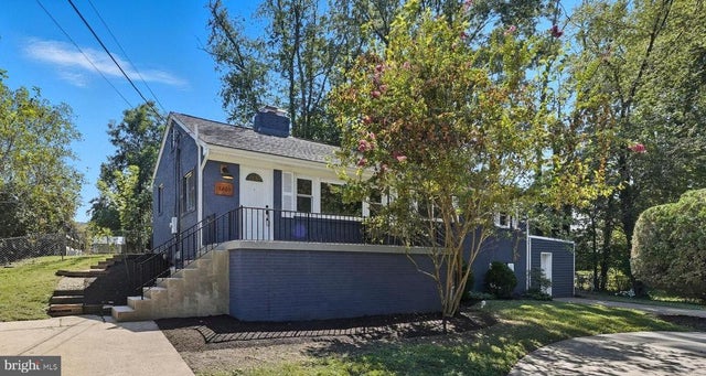 5209 Cedar Rd, Alexandria