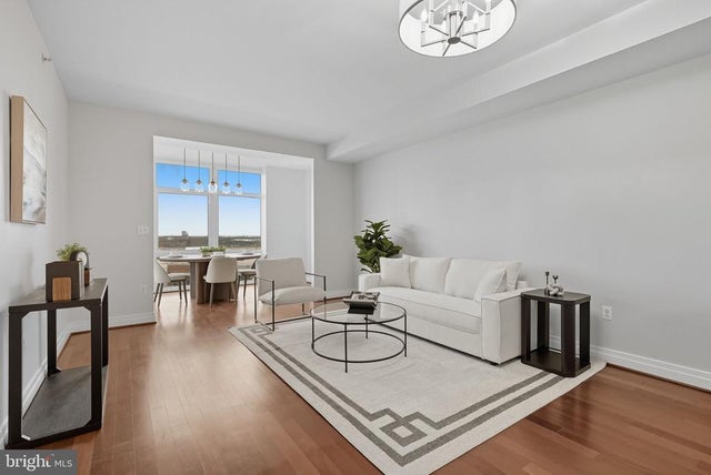 8220 Crestwood Heights Dr #914, Mclean