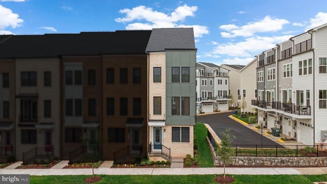 2664 River Birch Rd, Herndon