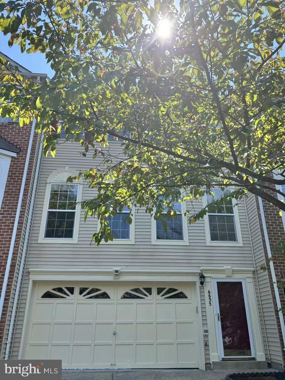 6635 Creek Point Way, Alexandria