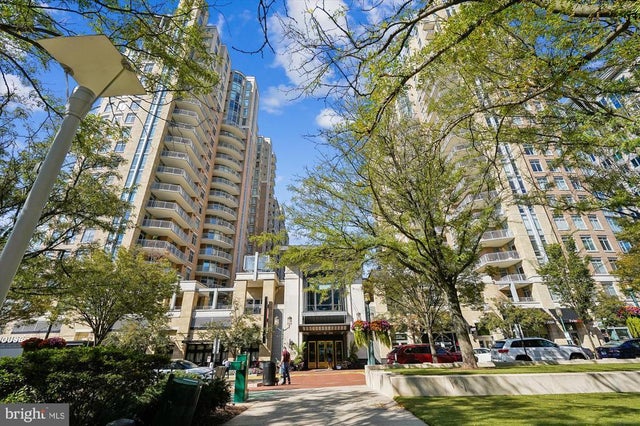 11990 Market St #1202, RESTON